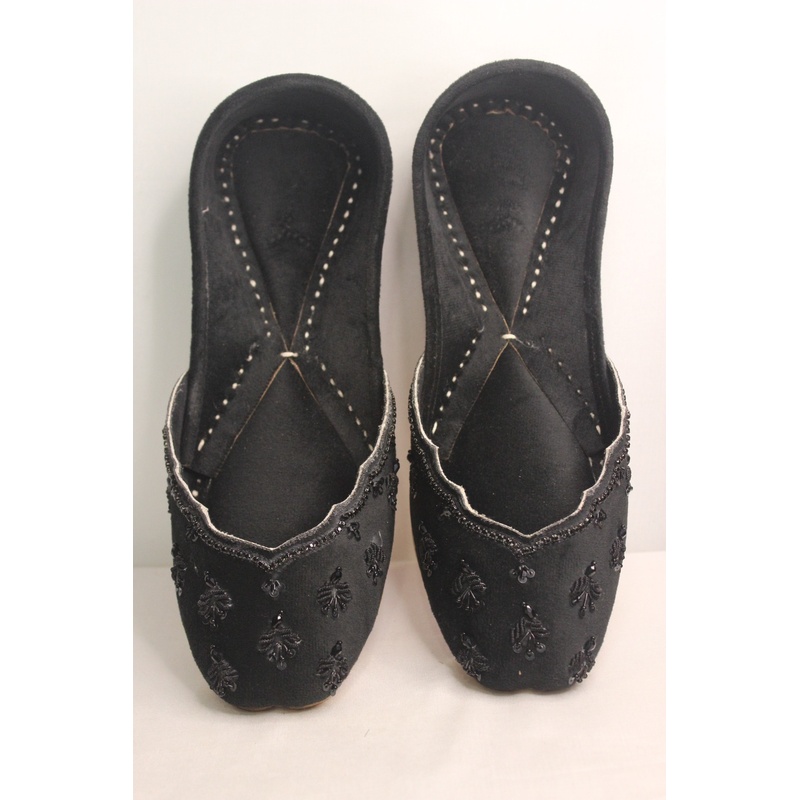 Noor Black Sequin Punjabi Jutti