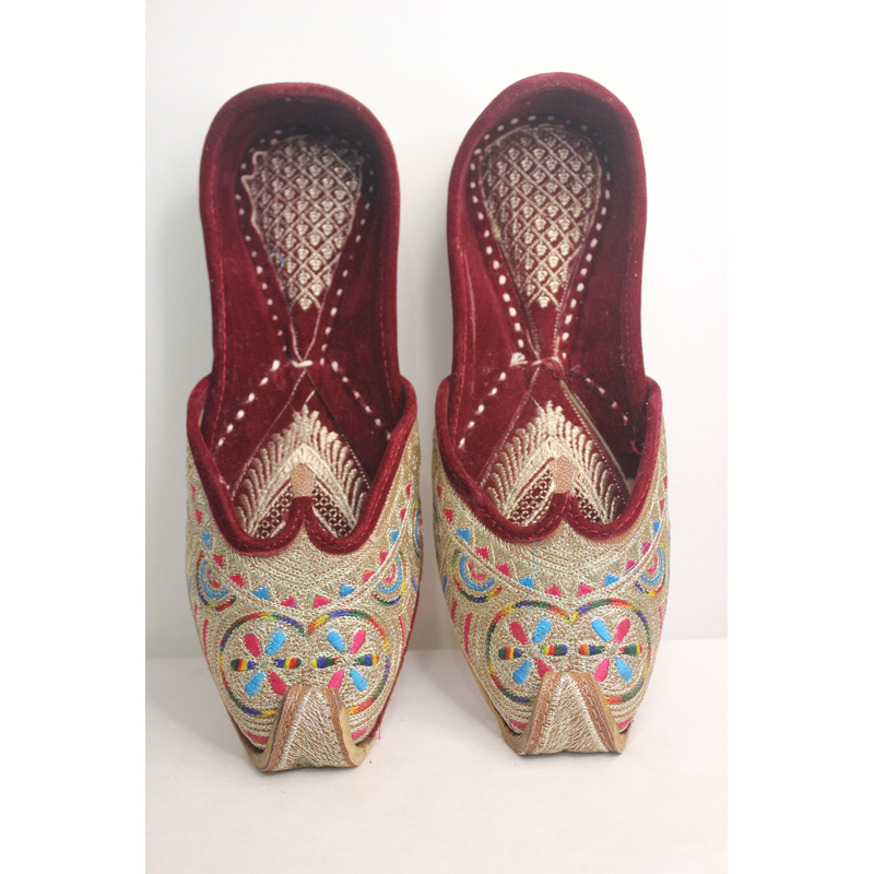 Rangrez Gold Multicolor Punjabi Jutti