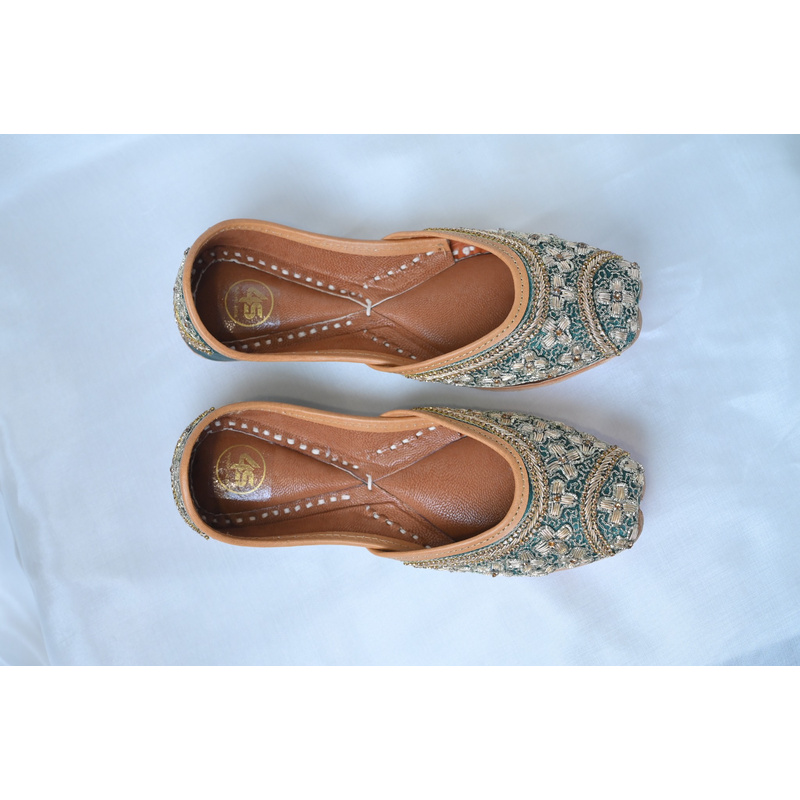 Emerald Green Handcrafted Punjabi Jutti with Golden Embroidery