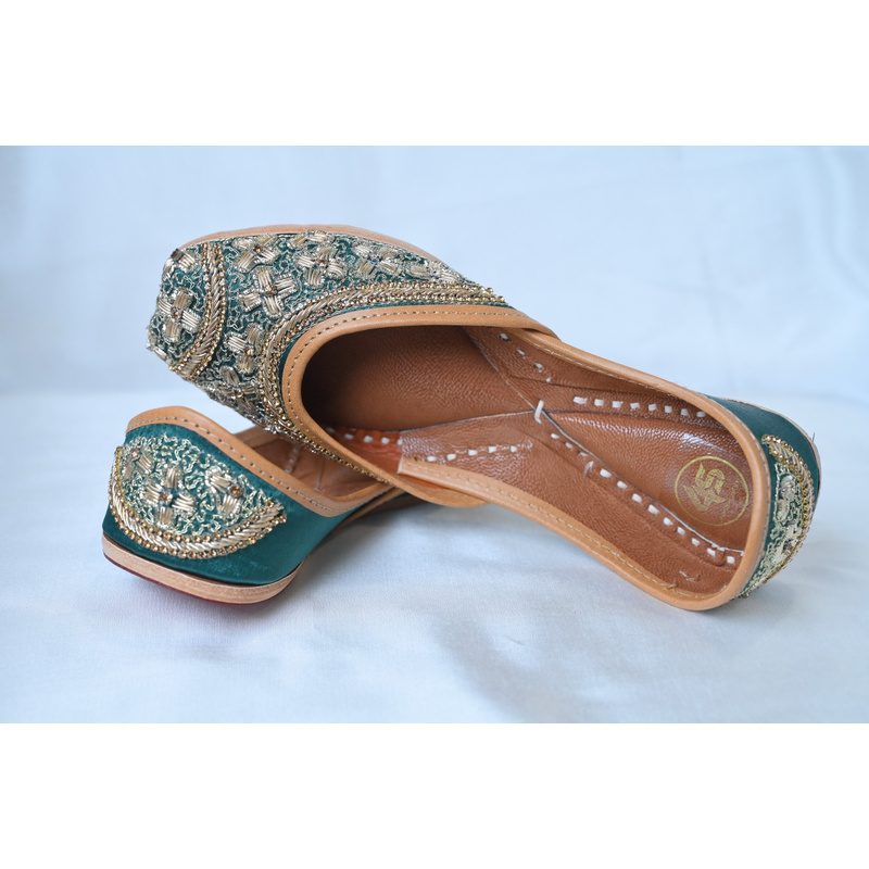 Emerald Green Handcrafted Punjabi Jutti with Golden Embroidery