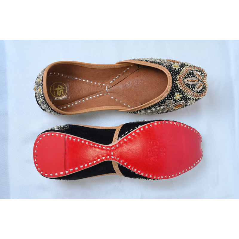 Midnight Black Pearl & Zari Embroidered Punjabi Jutti