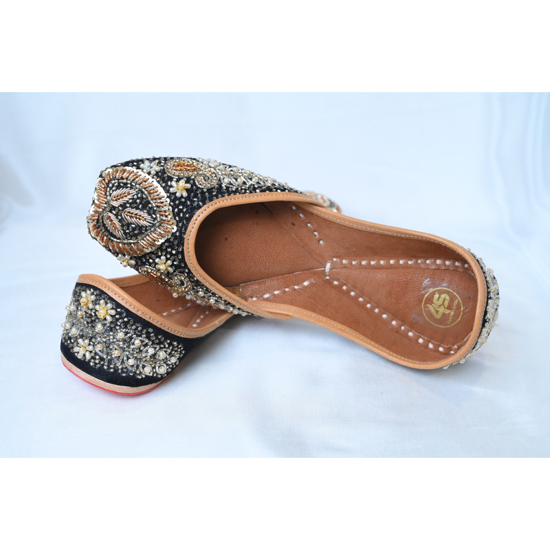 Midnight Black Pearl & Zari Embroidered Punjabi Jutti